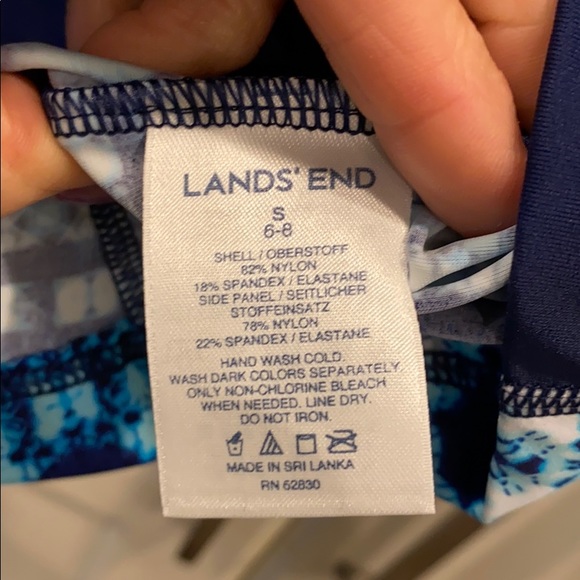 Lands’ End zip up Rash Guard - Picture 4 of 8